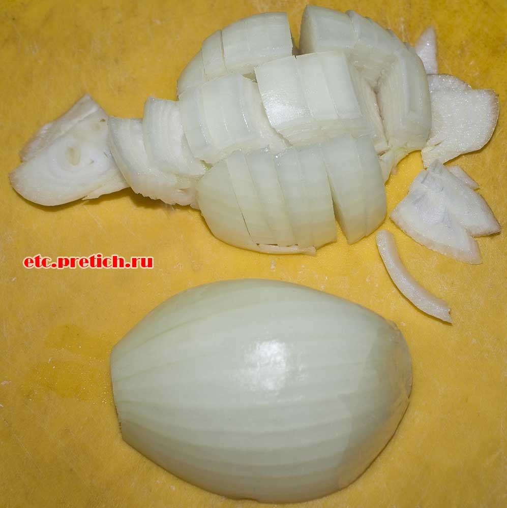 крошим лук для тушеной моркови - когда его кидать? крошим лук для тушеной моркови - когда его кидать?